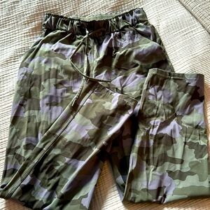 Lululemon camp joggers size 4